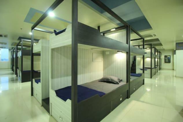 In & Out Dormitory أحمد أباد المظهر الخارجي الصورة